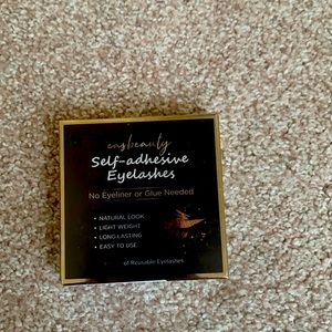 Self adhesive eye lashes